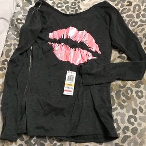 Long sleeve kiss top